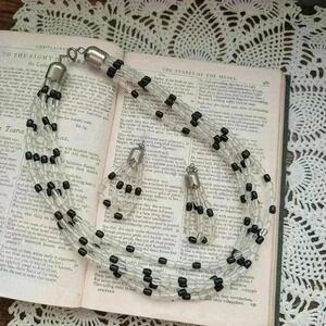 Vintage  clear and black bead necklace and earrings set